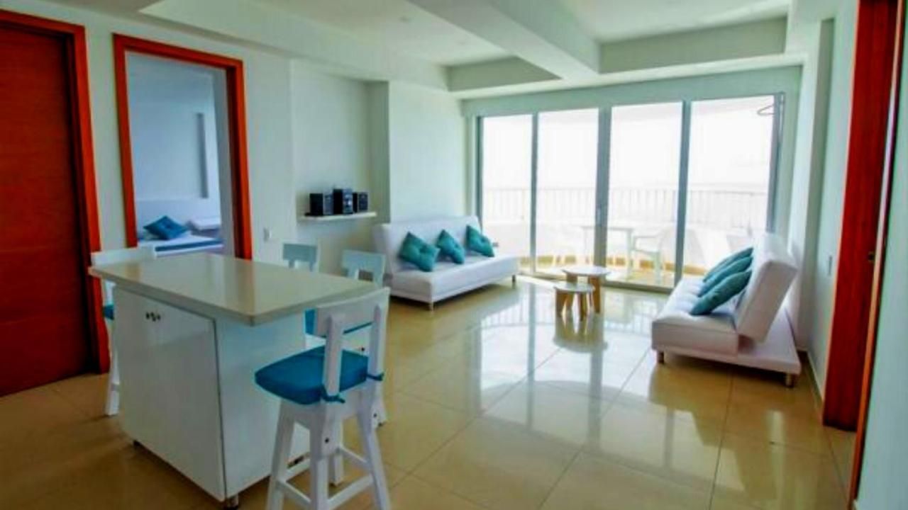 Familiar Con Vista Al Mar En Bocagrande Apartamento