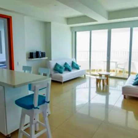 Familiar Con Vista Al Mar En Bocagrande Apartamento